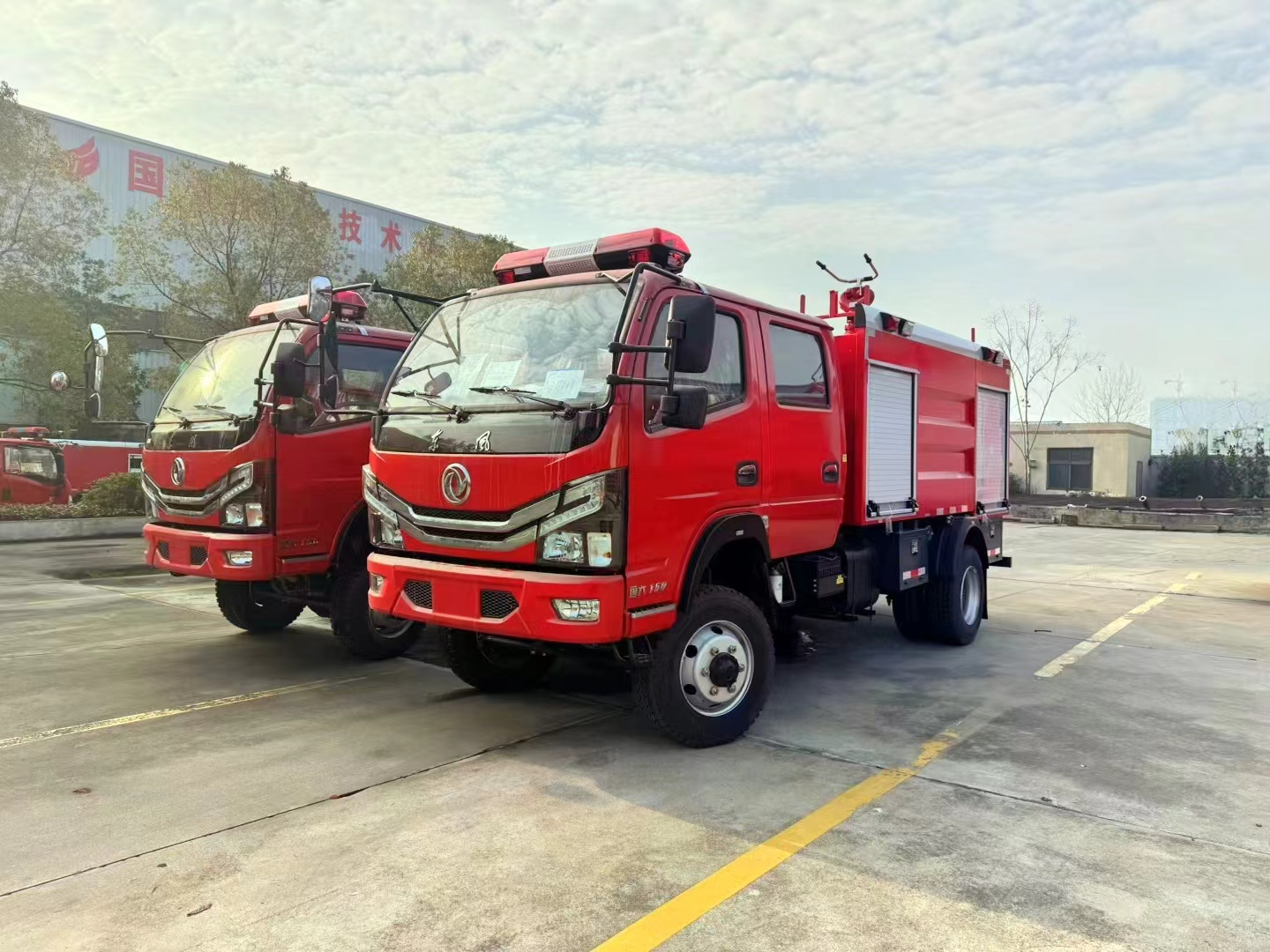 四驅東風4噸水罐消防車