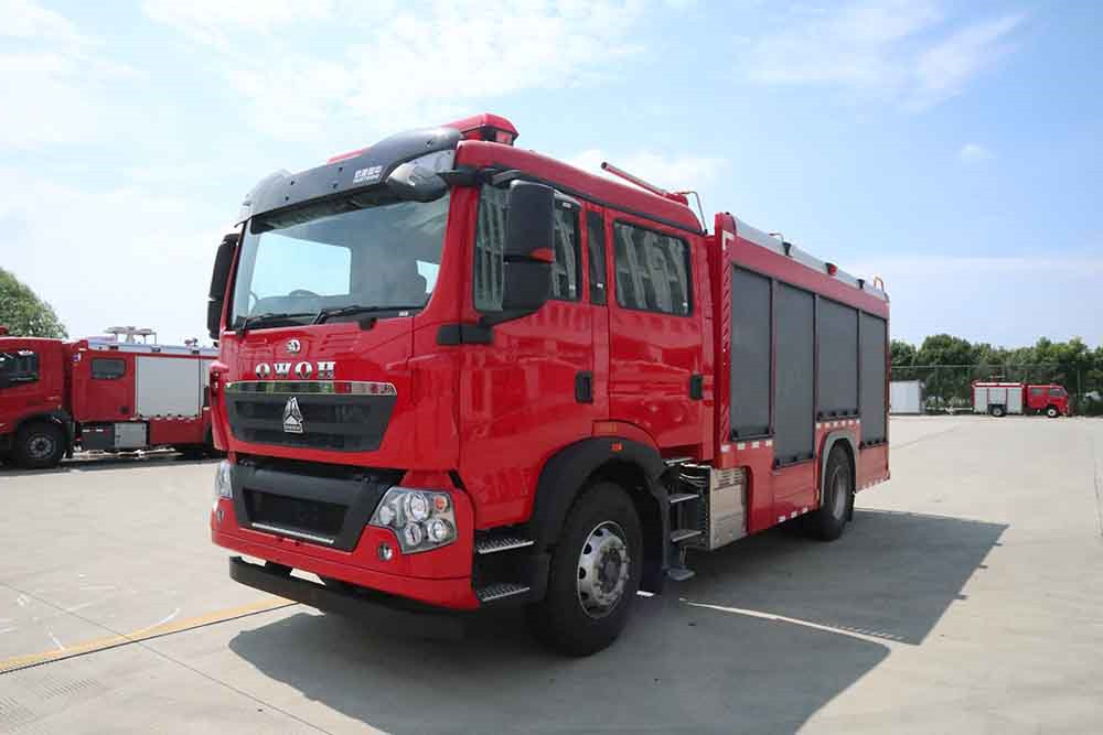 4方純干粉消防車