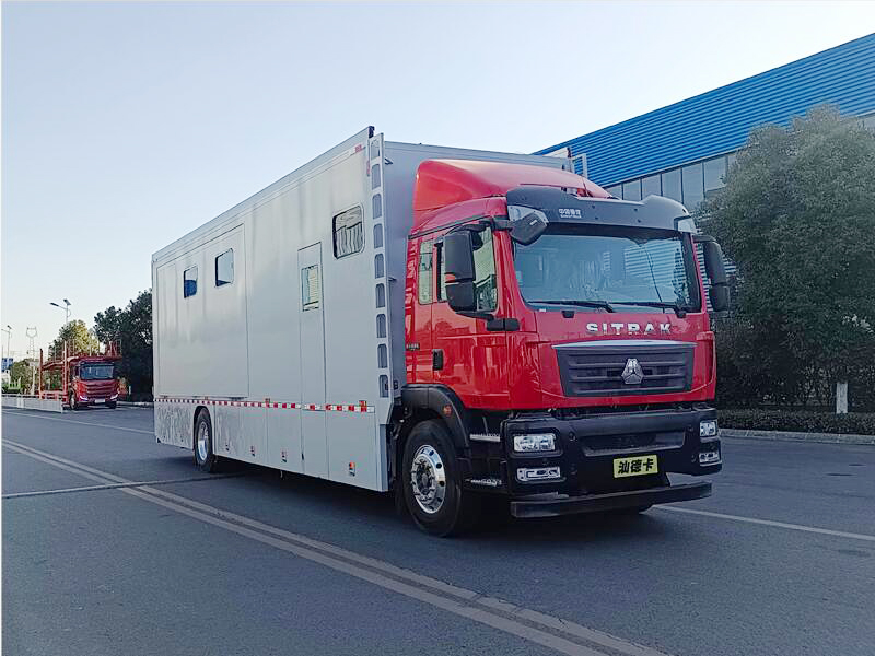 重汽汕德卡擴展式宿營車