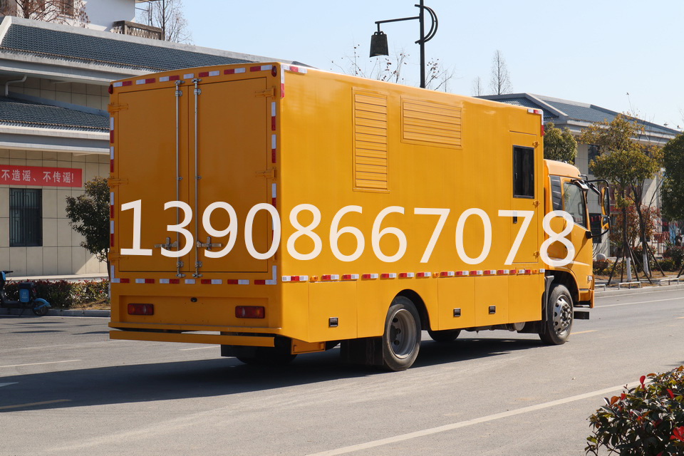 東風天錦150KW移動電源車帶休息室