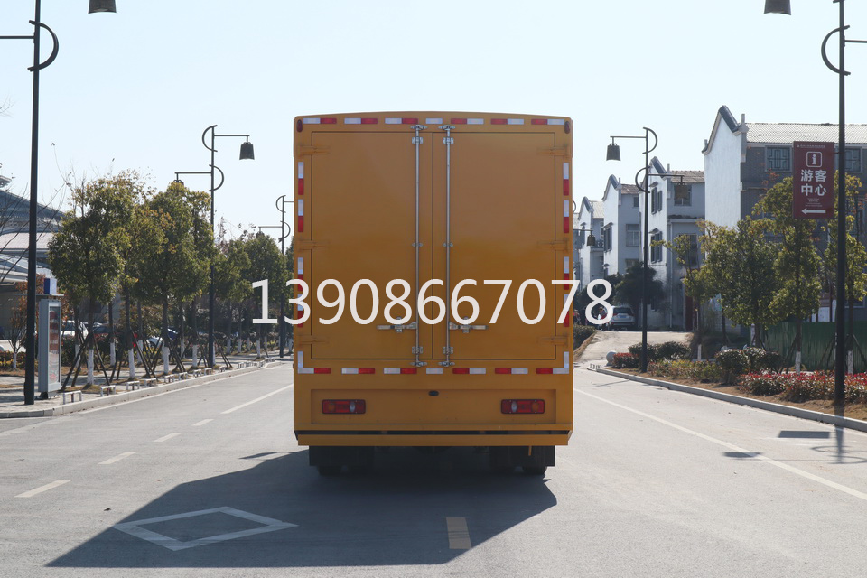 東風天錦150KW移動電源車帶休息室