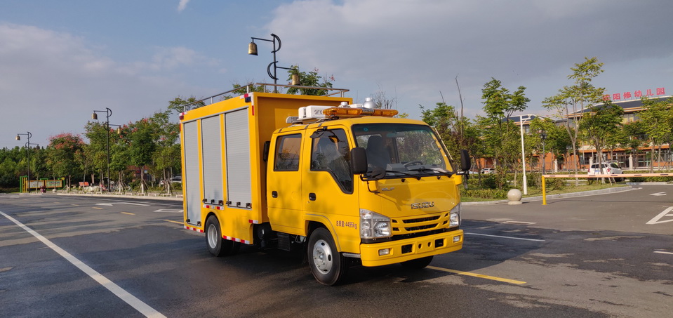 五十鈴救險車